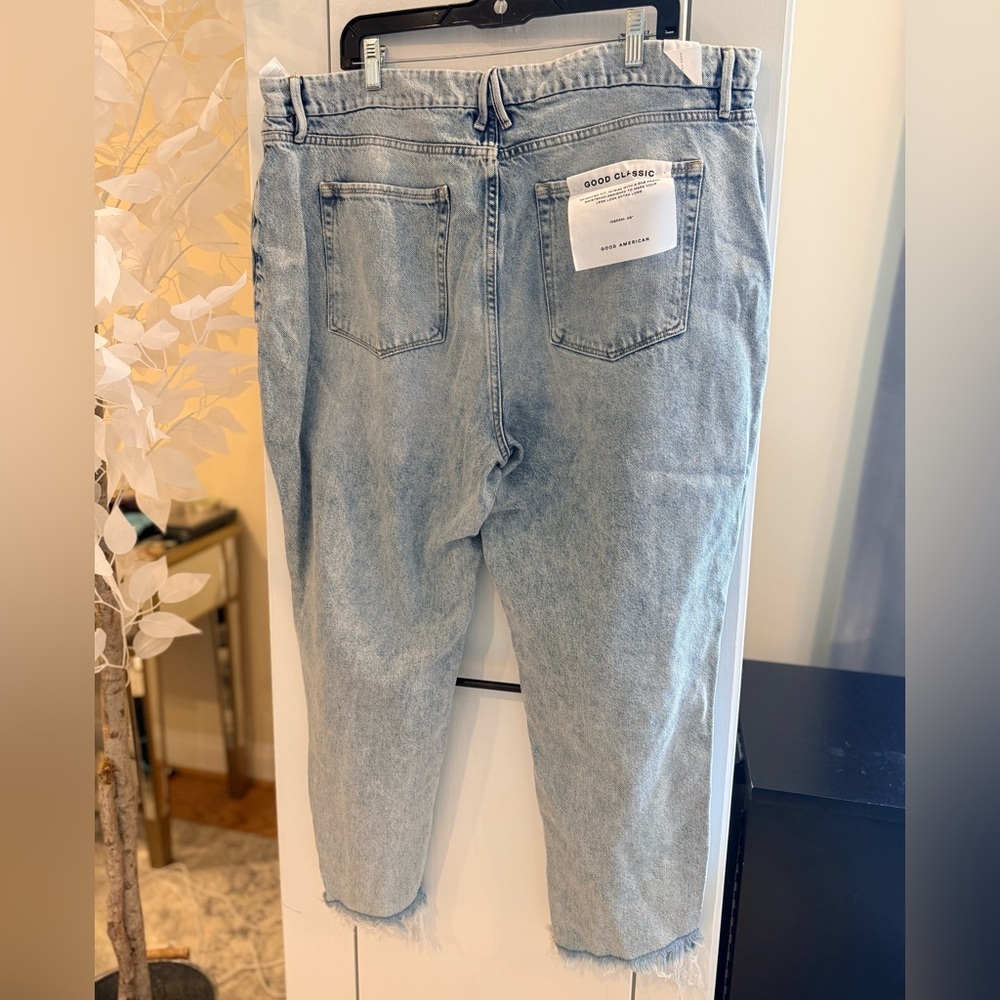 NWT Good American Beachy Distressed hi-Rise Curvy Jeans